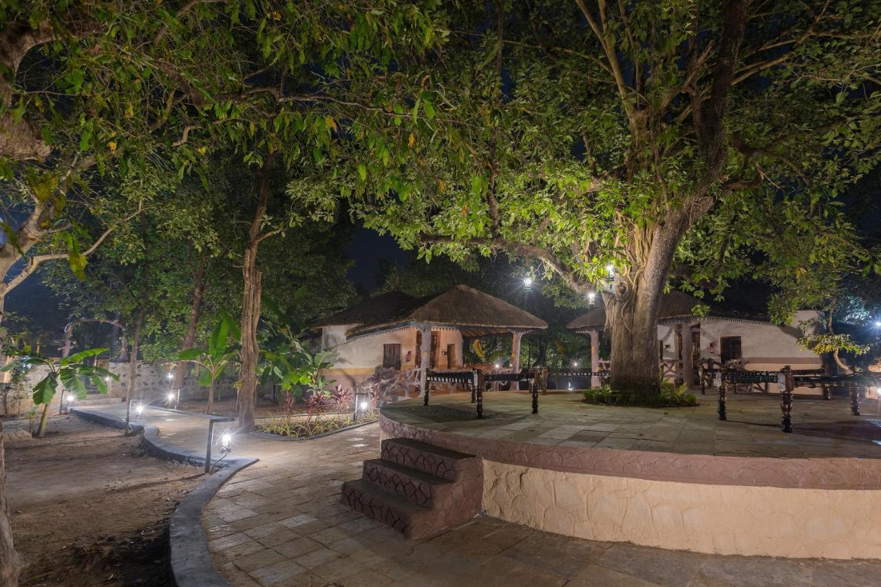 Sterling Padam Pench Hotel Khawāsa Екстериор снимка