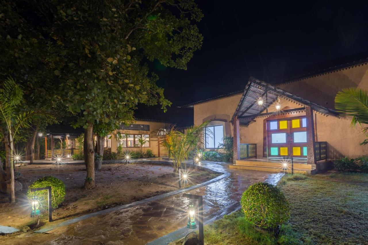 Sterling Padam Pench Hotel Khawāsa Екстериор снимка