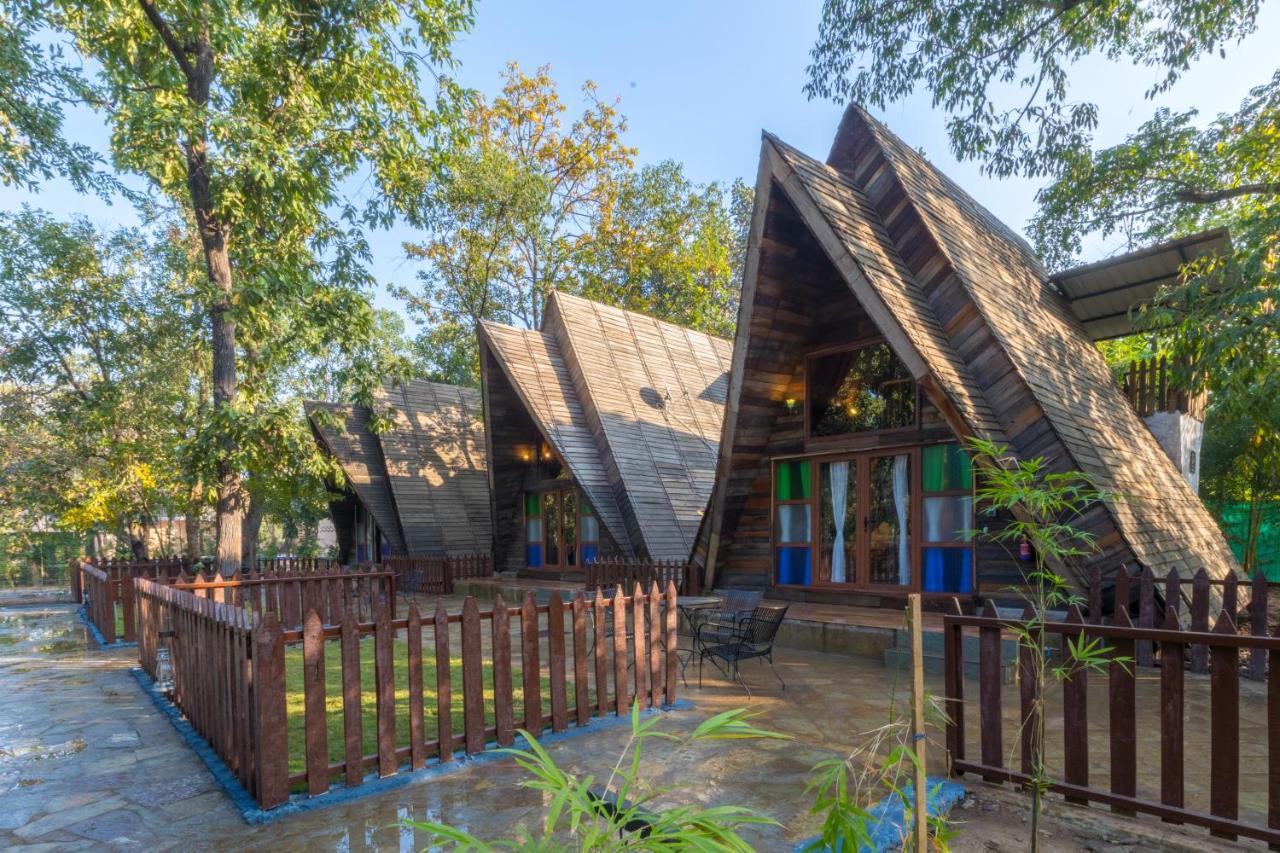 Sterling Padam Pench Hotel Khawāsa Екстериор снимка