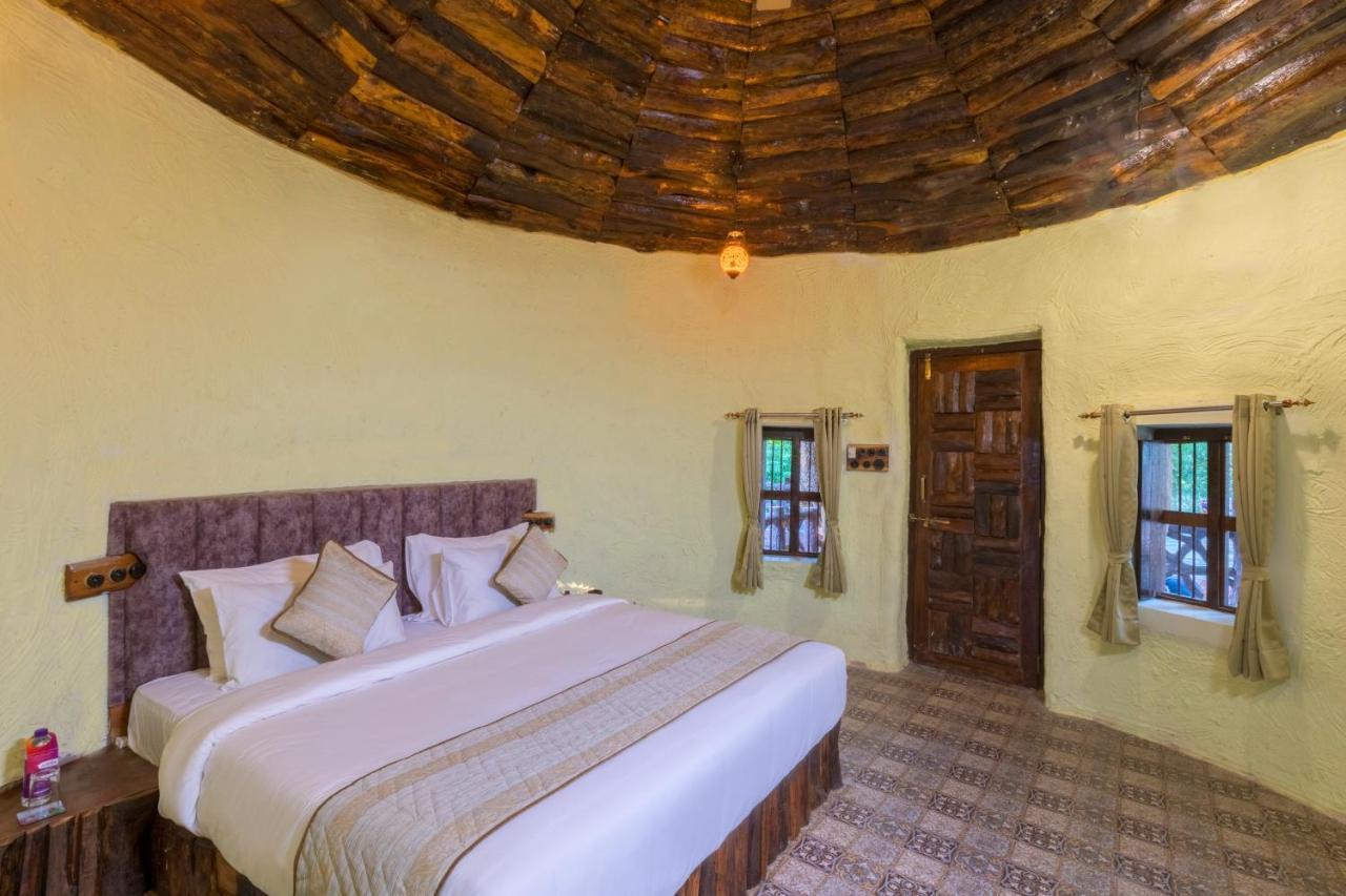 Sterling Padam Pench Hotel Khawāsa Екстериор снимка