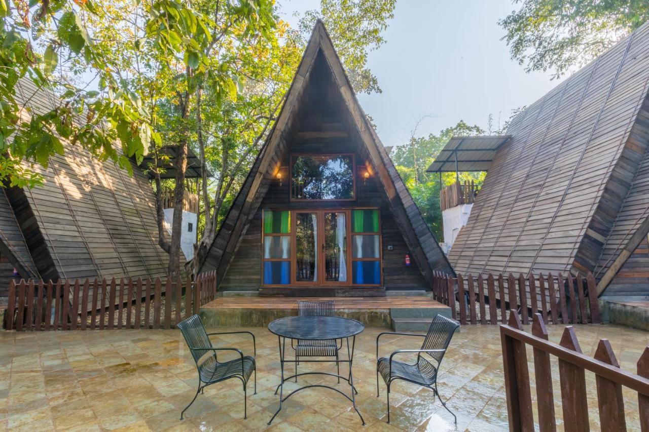 Sterling Padam Pench Hotel Khawāsa Екстериор снимка
