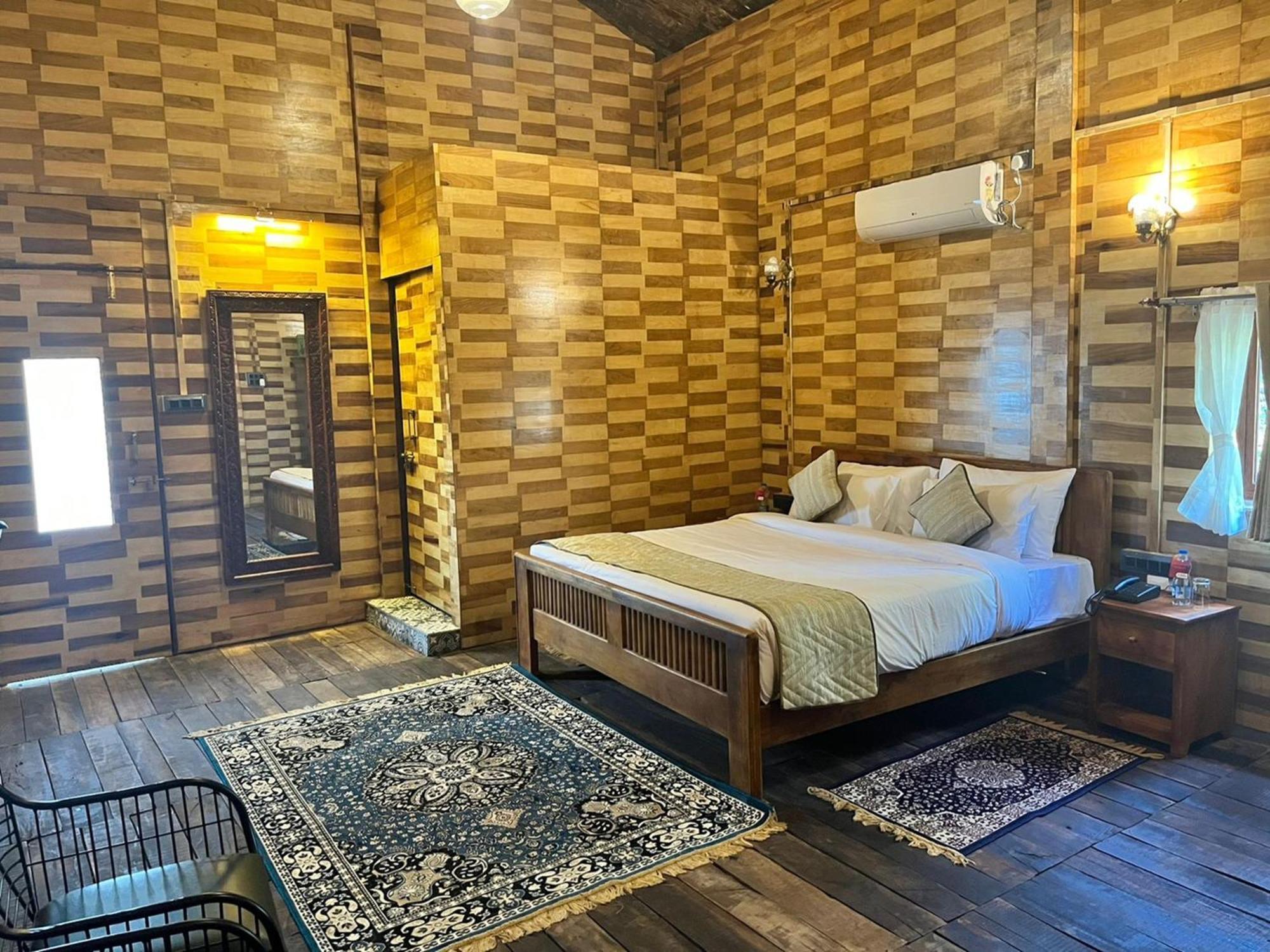 Sterling Padam Pench Hotel Khawāsa Екстериор снимка